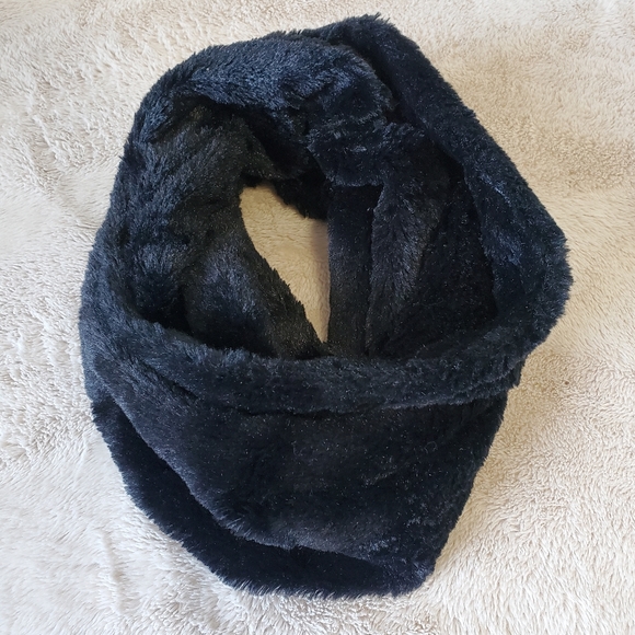 Ultrasoft Cowl Scarf - Picture 1 of 4